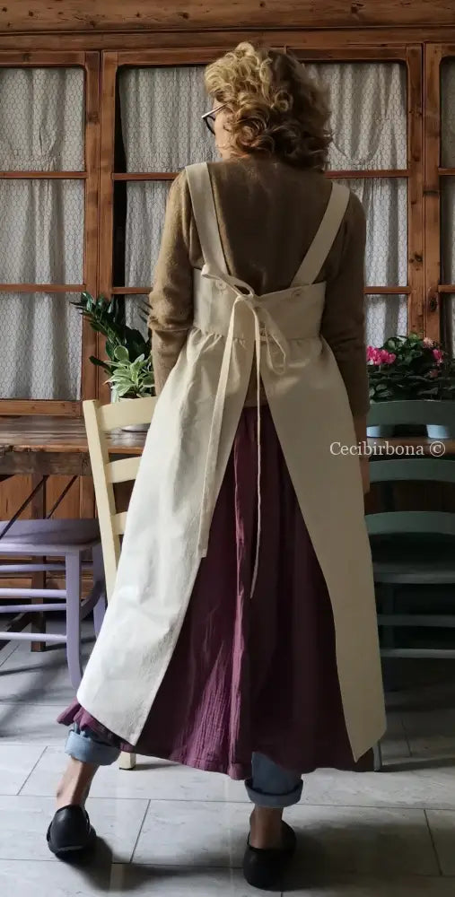 Grembiule impero in ghinea con tasche decorate all’uncinetto (Ref. 165) grembiule donna in tessuto antico