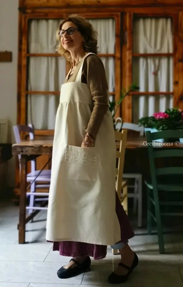 Grembiule impero in ghinea con tasche decorate all’uncinetto (Ref. 165) grembiule donna in tessuto antico