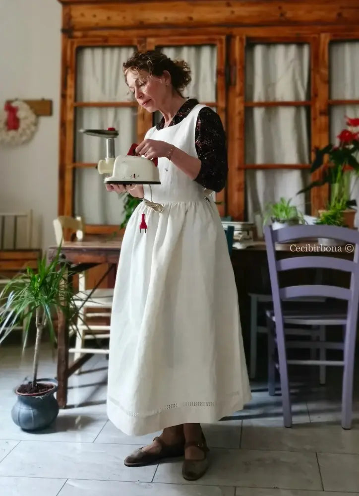 Grembiule in canapa e lino con sfilatura e monogramma UDC (Ref. 480) grembiule donna tessuti antichi