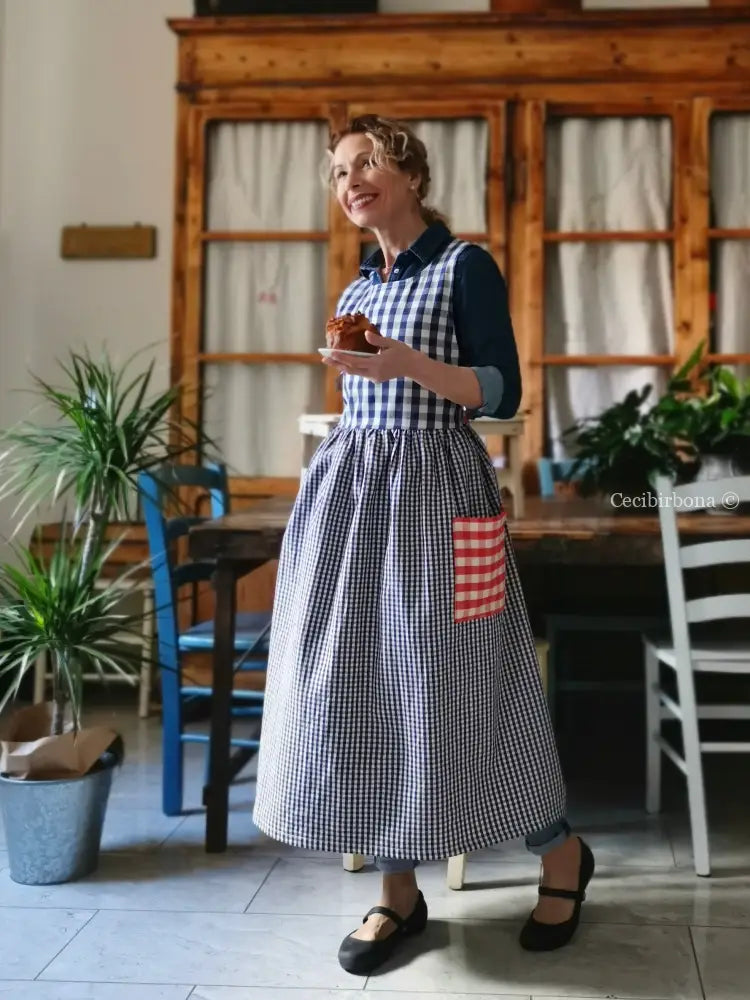 Grembiule in cotone a quadri blu e rossi (Ref. 392) grembiule donna tessuti moderni
