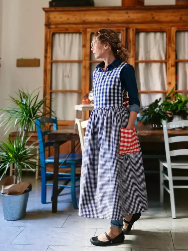 Grembiule in cotone a quadri blu e rossi (Ref. 392) grembiule donna tessuti moderni