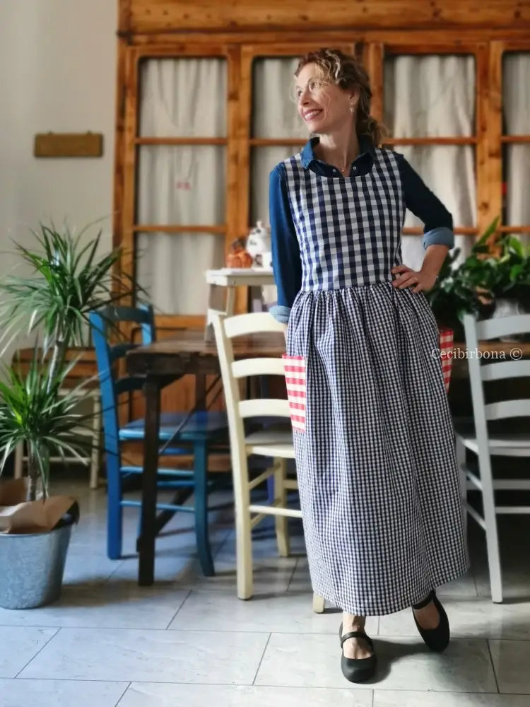 Grembiule in cotone a quadri blu e rossi (Ref. 392) grembiule donna tessuti moderni
