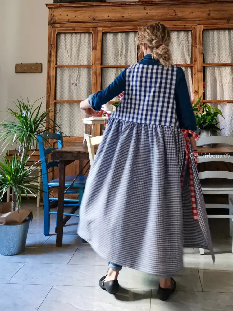 Grembiule in cotone a quadri blu e rossi (Ref. 392) grembiule donna tessuti moderni