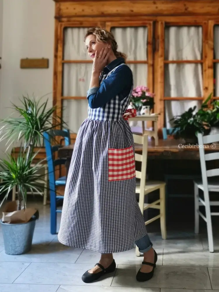 Grembiule in cotone a quadri blu e rossi (Ref. 392) grembiule donna tessuti moderni