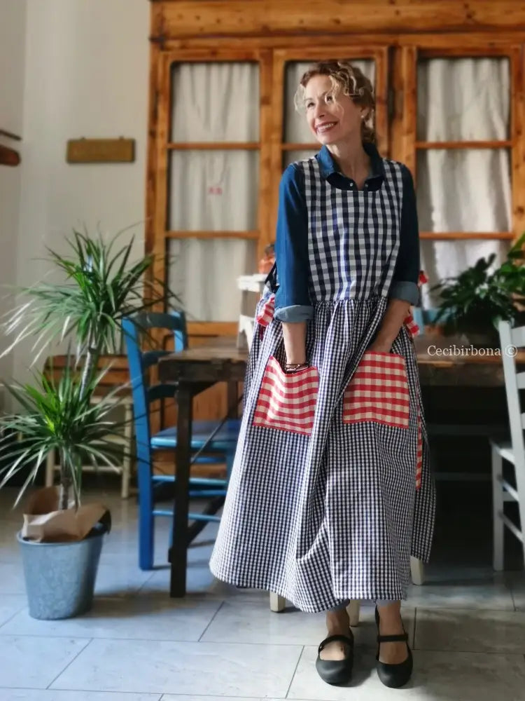 Grembiule in cotone a quadri blu e rossi (Ref. 392) grembiule donna tessuti moderni