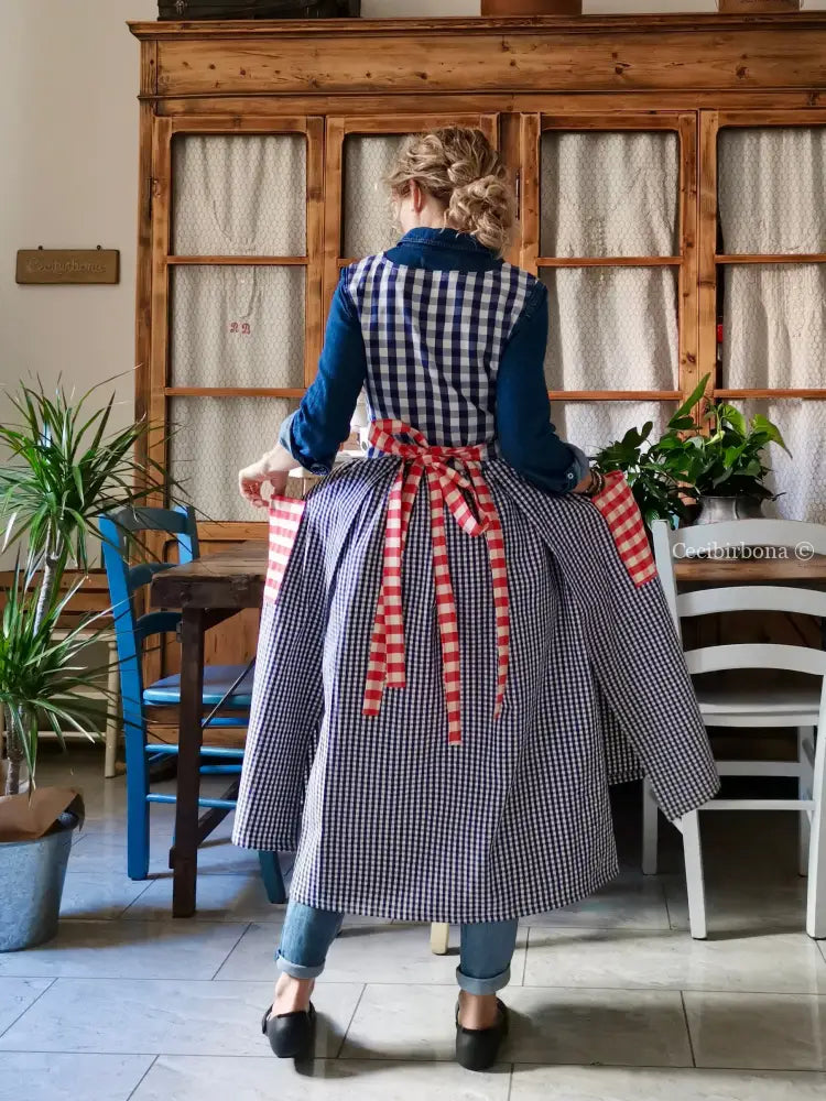 Grembiule in cotone a quadri blu e rossi (Ref. 392) grembiule donna tessuti moderni