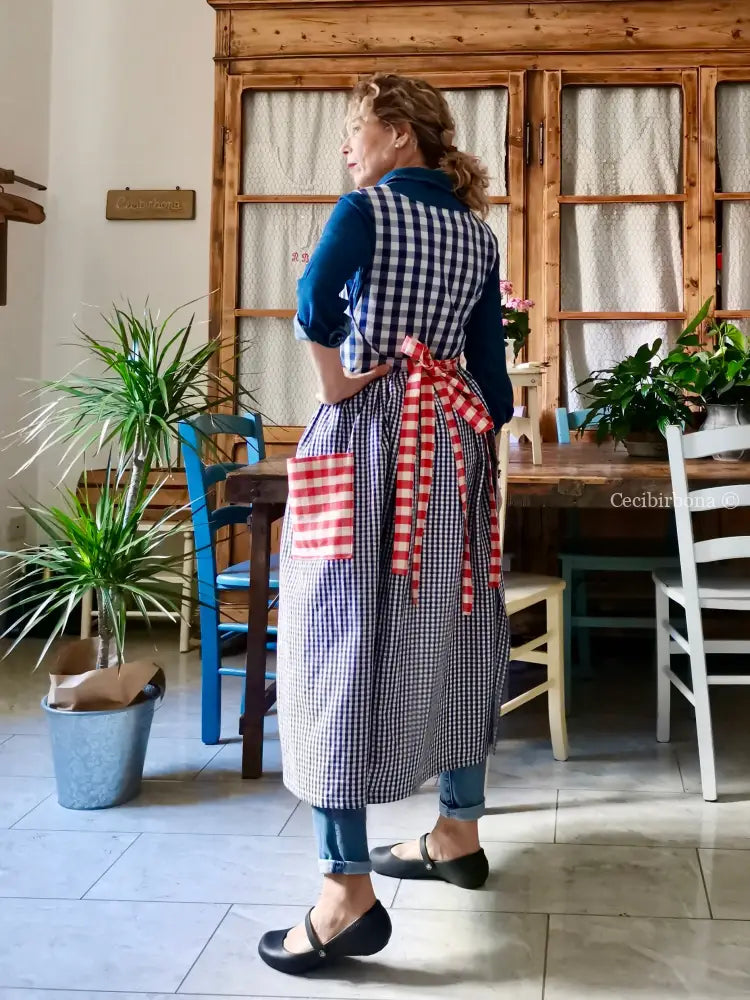 Grembiule in cotone a quadri blu e rossi (Ref. 392) grembiule donna tessuti moderni
