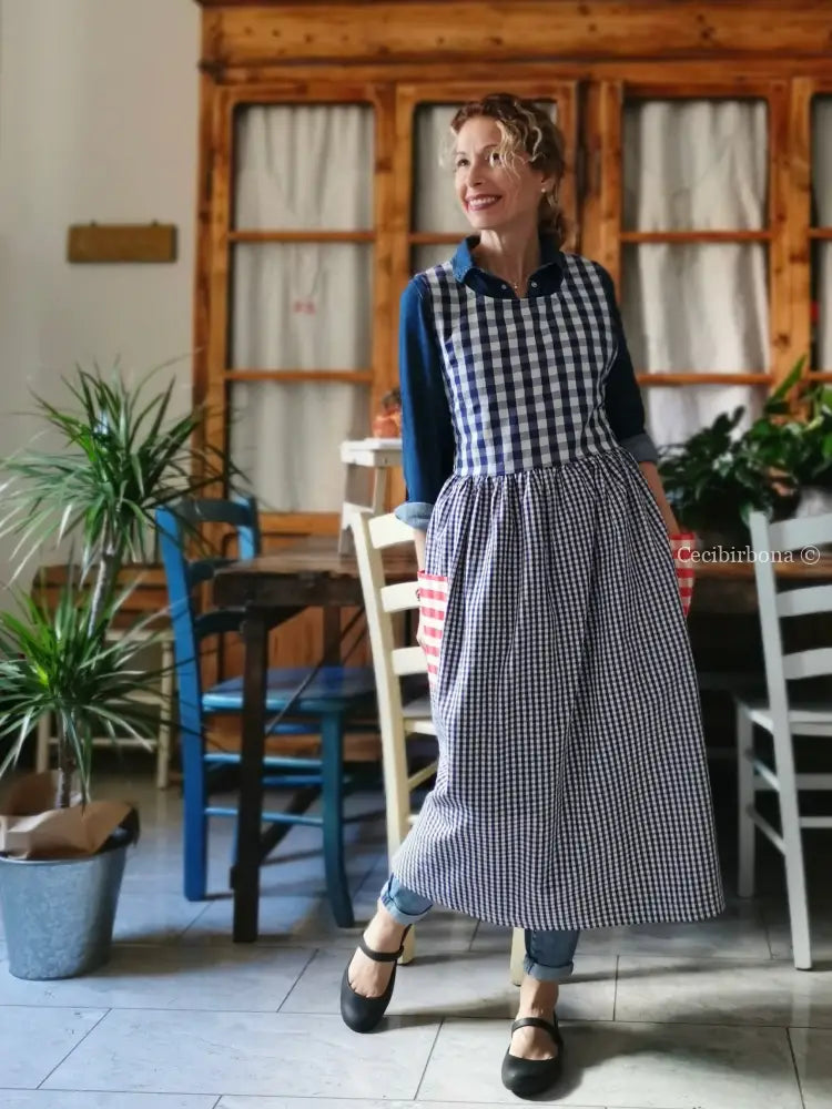 Grembiule in cotone a quadri blu e rossi (Ref. 392) grembiule donna tessuti moderni