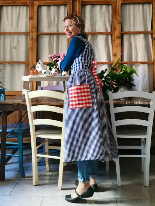 Grembiule in cotone a quadri blu e rossi (Ref. 392) grembiule donna tessuti moderni