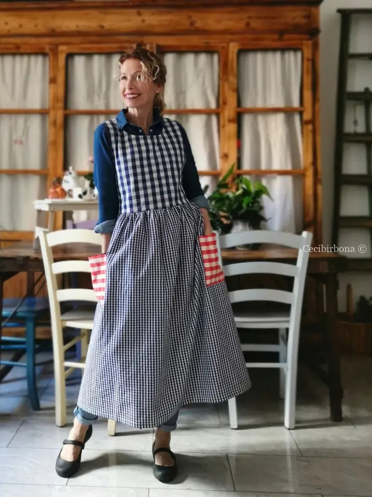 Grembiule in cotone a quadri blu e rossi (Ref. 392) grembiule donna tessuti moderni