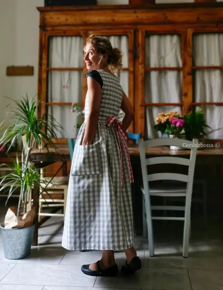 Grembiule in cotone a quadri grigi e rossi (Ref. 432) grembiule donna tessuti moderni