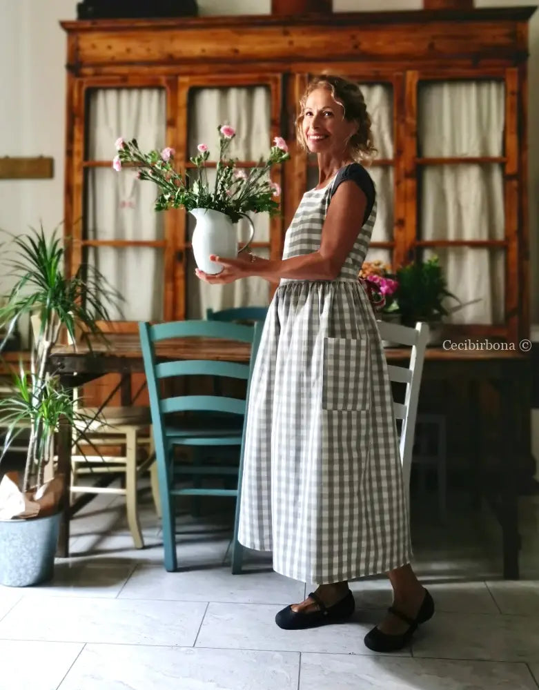 Grembiule in cotone a quadri grigi e rossi (Ref. 432) grembiule donna tessuti moderni