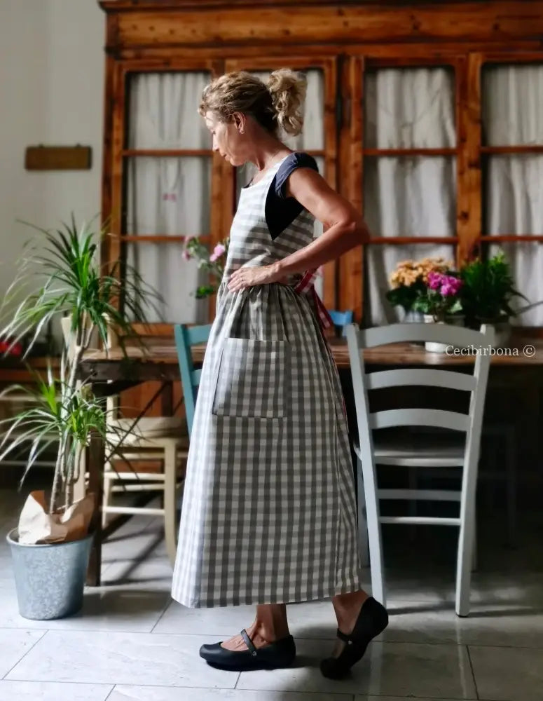 Grembiule in cotone a quadri grigi e rossi (Ref. 432) grembiule donna tessuti moderni