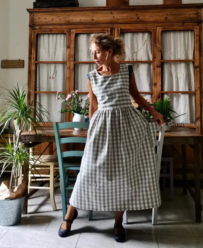 Grembiule in cotone a quadri grigi e rossi (Ref. 432) grembiule donna tessuti moderni