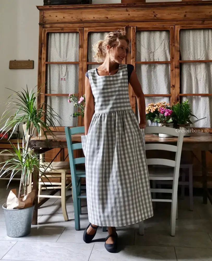 Grembiule in cotone a quadri grigi e rossi (Ref. 432) grembiule donna tessuti moderni