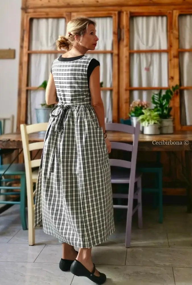 Grembiule in cotone a quadri tartan neri e panna (Ref. 182) grembiule donna tessuti moderni