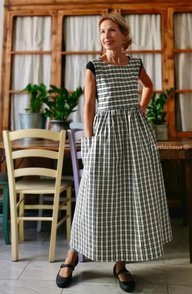 Grembiule in cotone a quadri tartan neri e panna (Ref. 182) grembiule donna tessuti moderni