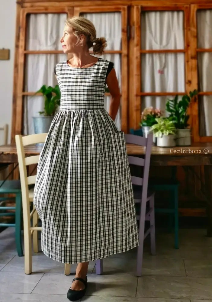 Grembiule in cotone a quadri tartan neri e panna (Ref. 182) grembiule donna tessuti moderni