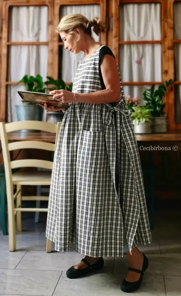 Grembiule in cotone a quadri tartan neri e panna (Ref. 182) grembiule donna tessuti moderni