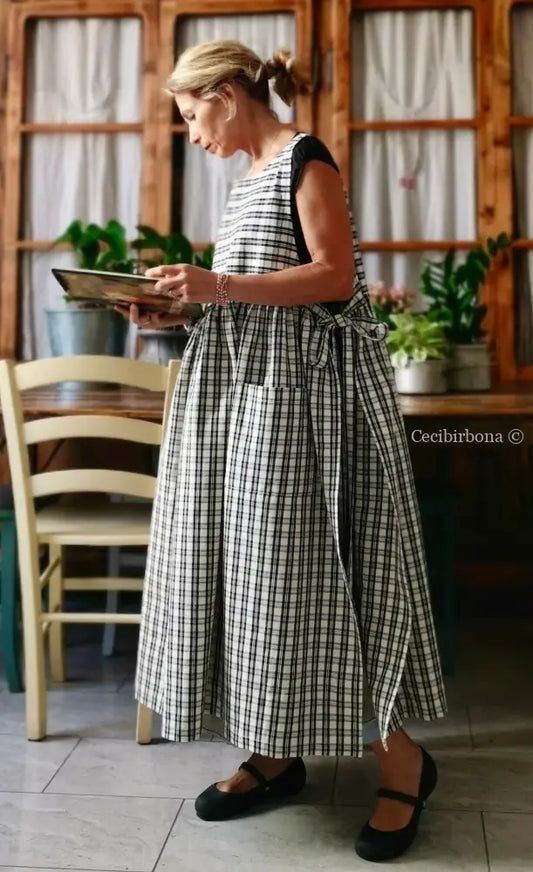 Grembiule in cotone a quadri tartan neri e panna (Ref. 182) grembiule donna tessuti moderni