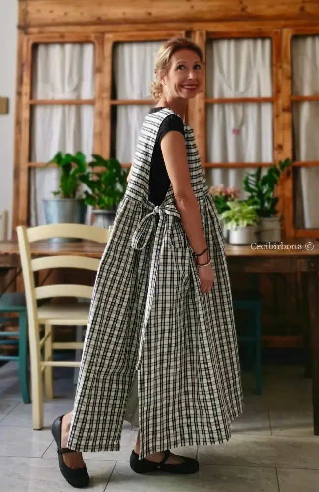 Grembiule in cotone a quadri tartan neri e panna (Ref. 182) grembiule donna tessuti moderni