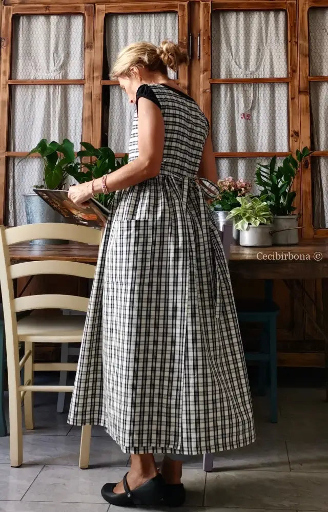 Grembiule in cotone a quadri tartan neri e panna (Ref. 182) grembiule donna tessuti moderni