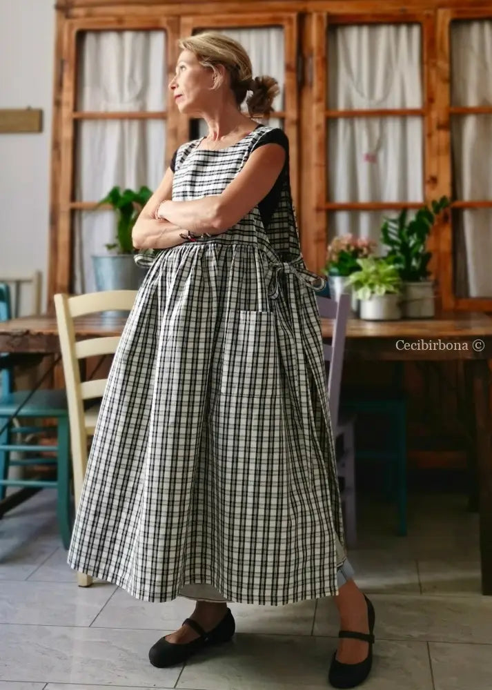 Grembiule in cotone a quadri tartan neri e panna (Ref. 182) grembiule donna tessuti moderni