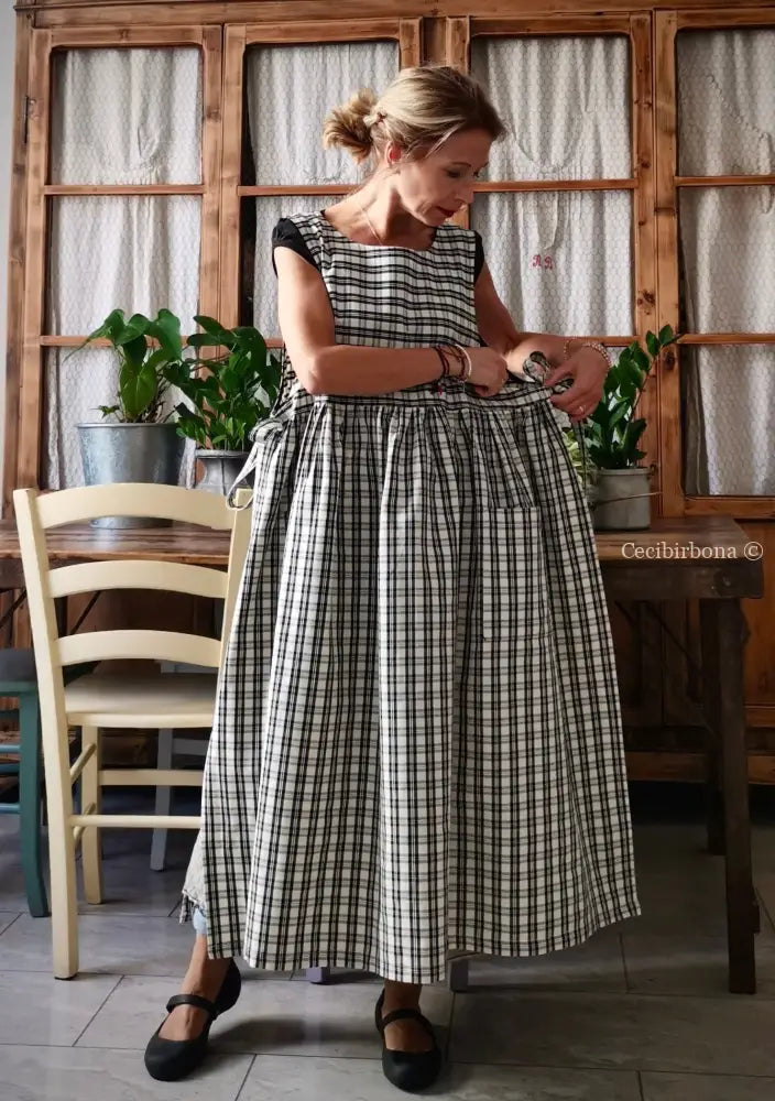 Grembiule in cotone a quadri tartan neri e panna (Ref. 182) grembiule donna tessuti moderni