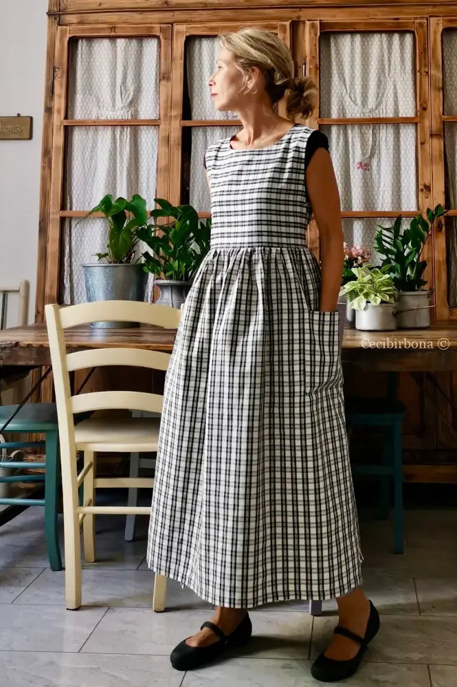 Grembiule in cotone a quadri tartan neri e panna (Ref. 182) grembiule donna tessuti moderni