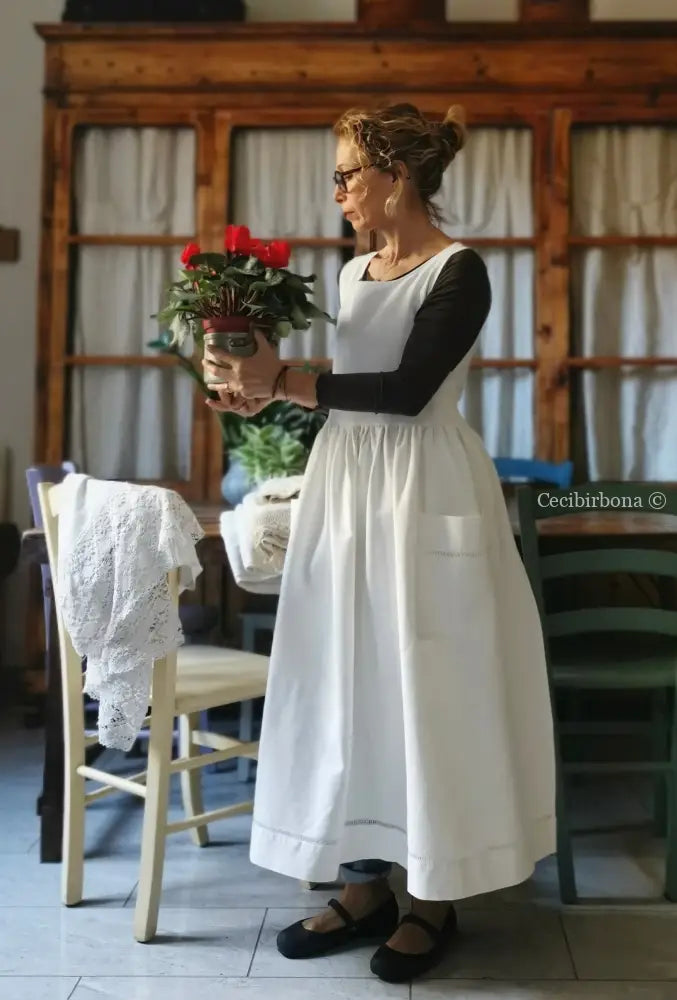 Grembiule in cotone antico con monogramma GR e sfilatura (Ref. 136) grembiule donna tessuti antichi