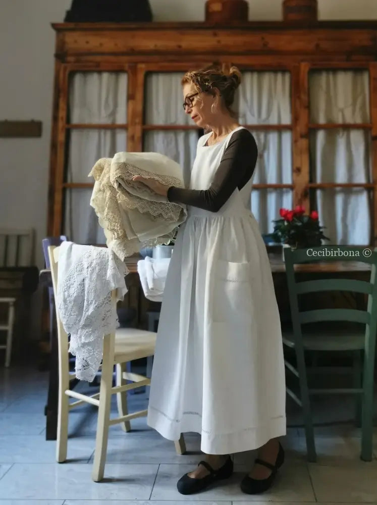 Grembiule in cotone antico con monogramma GR e sfilatura (Ref. 136) grembiule donna tessuti antichi