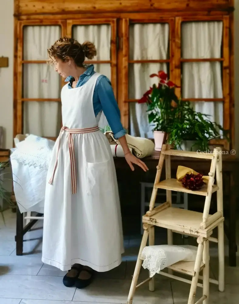 Grembiule in cotone antico con monogramma TS e sfilatura (Ref. 476) grembiule donna tessuti antichi