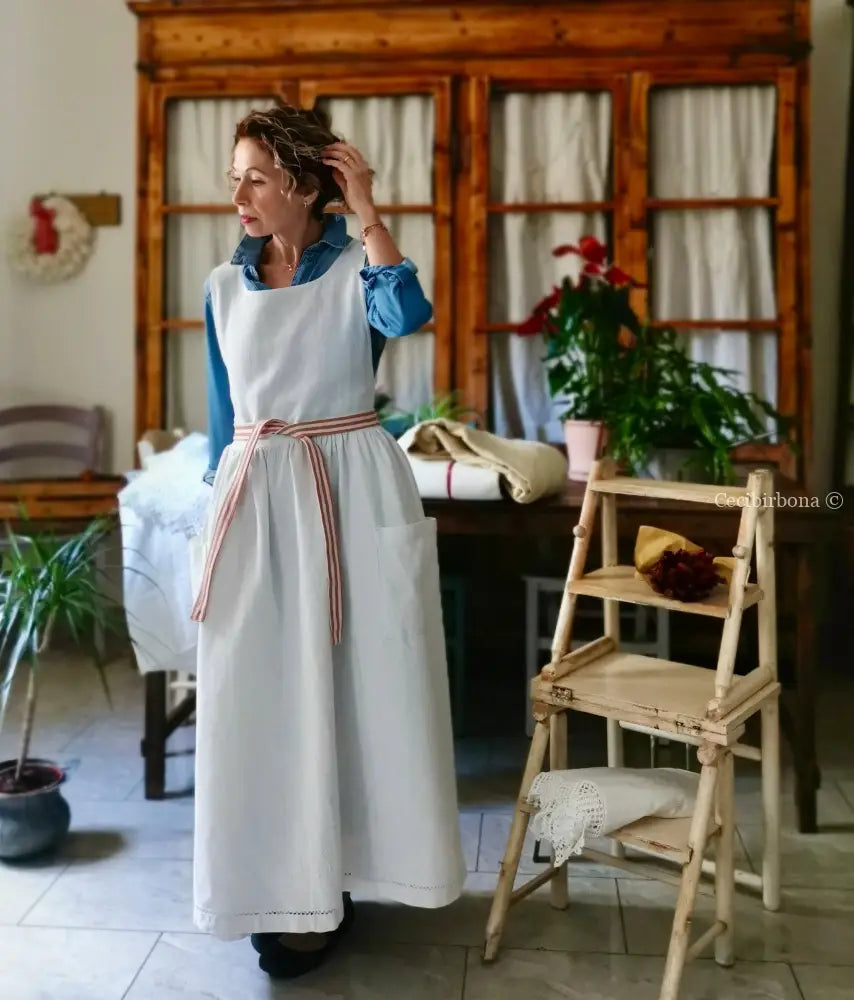 Grembiule in cotone antico con monogramma TS e sfilatura (Ref. 476) grembiule donna tessuti antichi