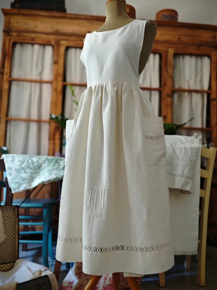 Grembiule in cotone con monogramma MT e sfilatura (Ref. 199) grembiule donna tessuti antichi