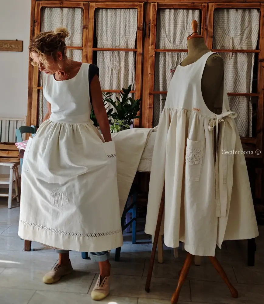 Grembiule in cotone con monogramma MT e sfilatura (Ref. 199) grembiule donna tessuti antichi