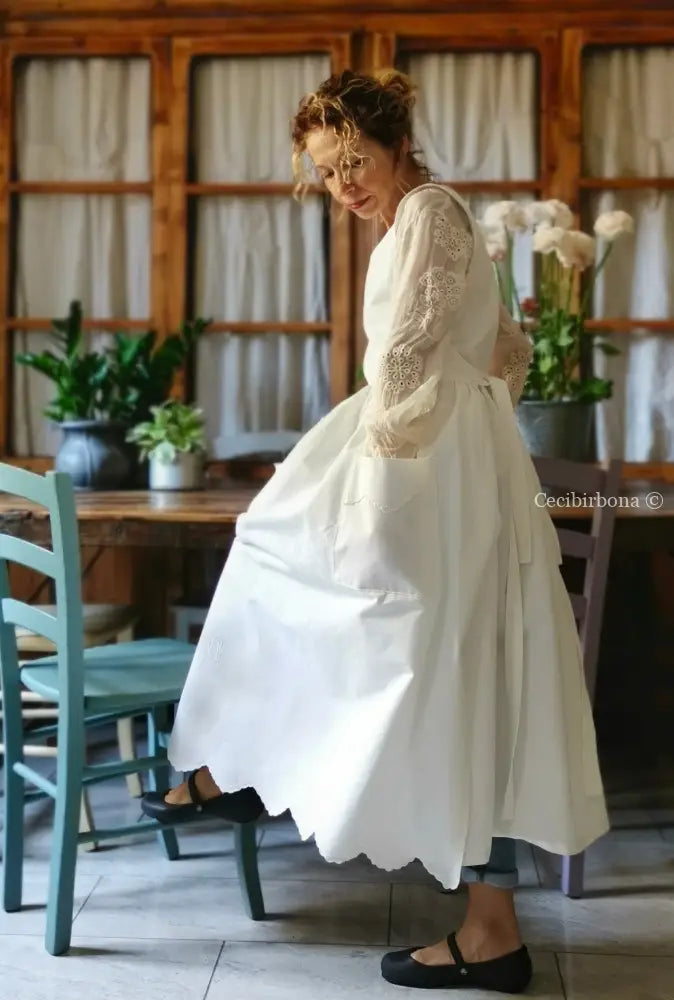 Grembiule in cotone con smerlo e monogramma NM (Ref. 152) grembiule donna tessuti antichi