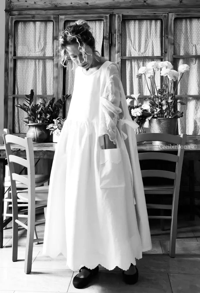 Grembiule in cotone con smerlo e monogramma NM (Ref. 152) grembiule donna tessuti antichi