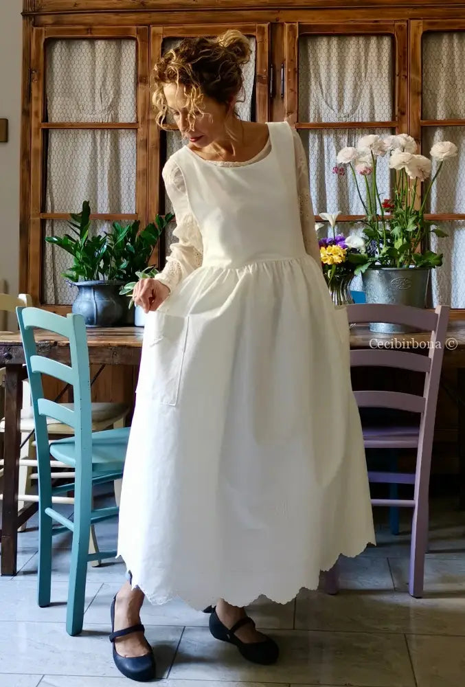 Grembiule in cotone con smerlo e monogramma NM (Ref. 152) grembiule donna tessuti antichi