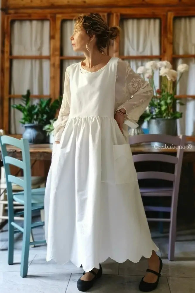 Grembiule in cotone con smerlo e monogramma NM (Ref. 152) grembiule donna tessuti antichi