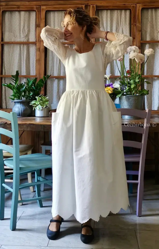 Grembiule in cotone con smerlo e monogramma NM (Ref. 152) grembiule donna tessuti antichi