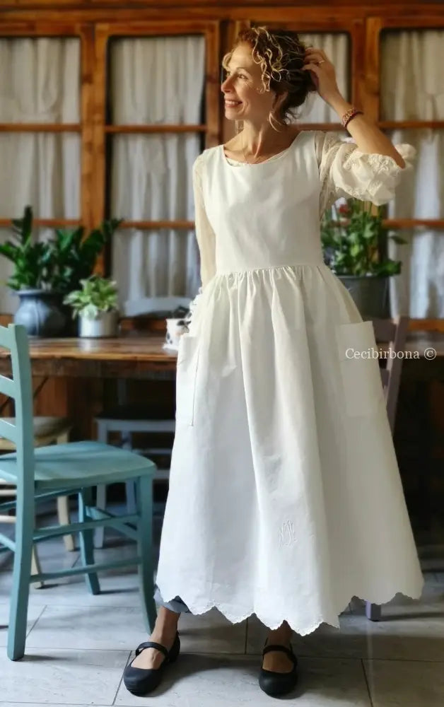 Grembiule in cotone con smerlo e monogramma NM (Ref. 152) grembiule donna tessuti antichi