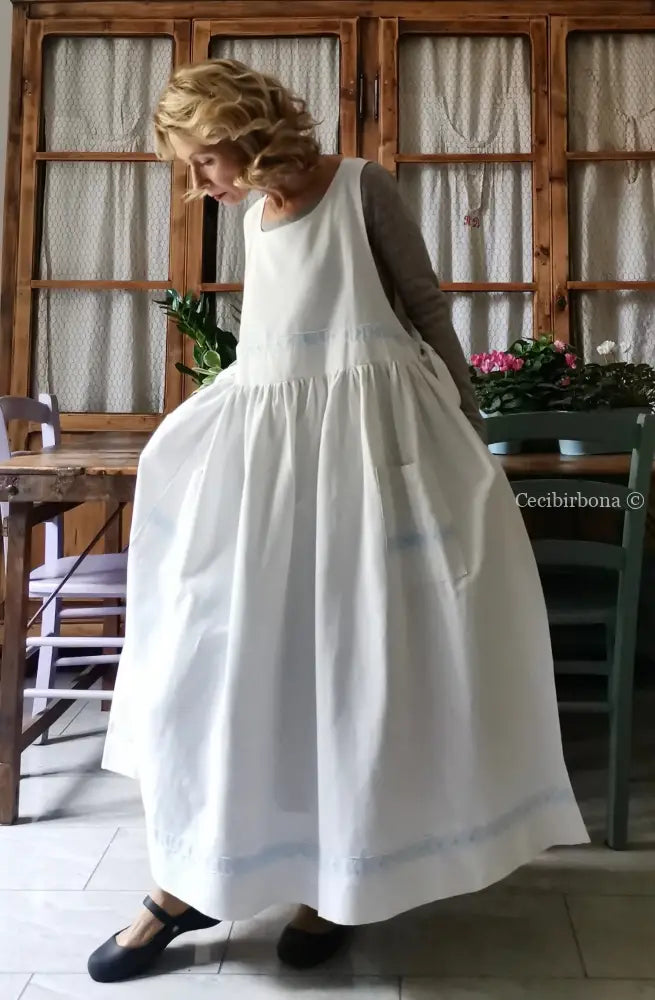 Grembiule in cotone e lino con passamaneria celeste (Ref. 157) grembiule donna in tessuto antico