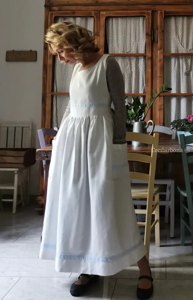 Grembiule in cotone e lino con passamaneria celeste (Ref. 157) grembiule donna in tessuto antico