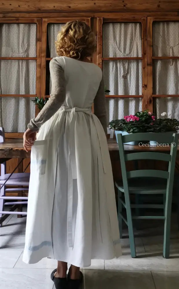 Grembiule in cotone e lino con passamaneria celeste (Ref. 157) grembiule donna in tessuto antico