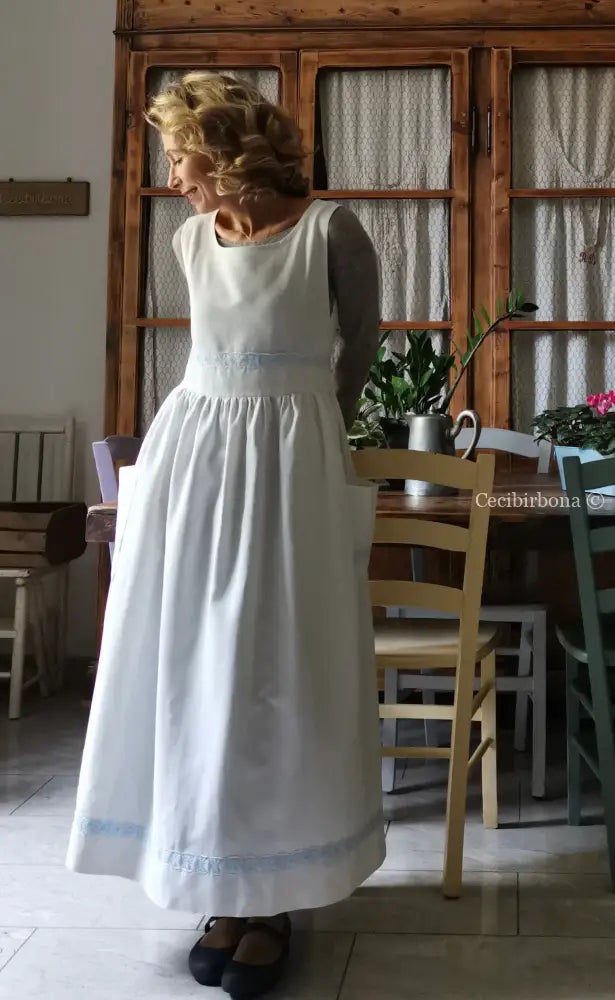 Grembiule in cotone e lino con passamaneria celeste (Ref. 157) grembiule donna in tessuto antico