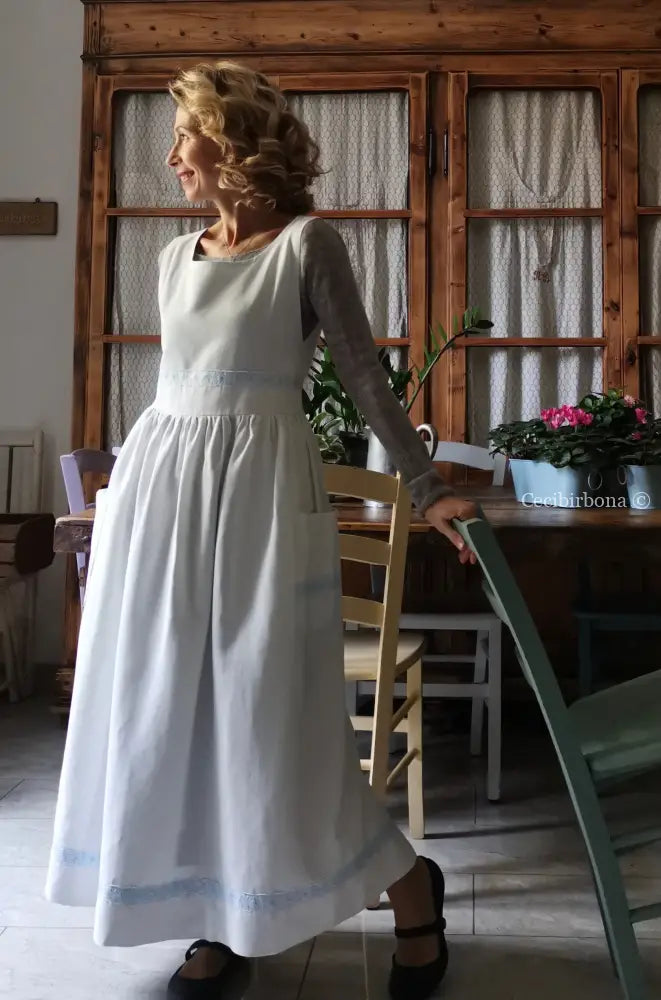 Grembiule in cotone e lino con passamaneria celeste (Ref. 157) grembiule donna in tessuto antico