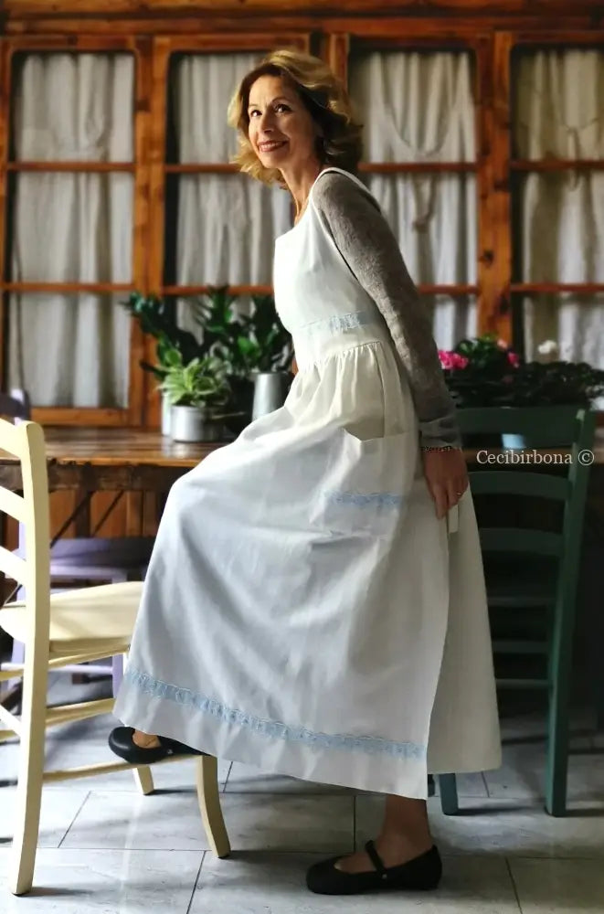 Grembiule in cotone e lino con passamaneria celeste (Ref. 157) grembiule donna in tessuto antico