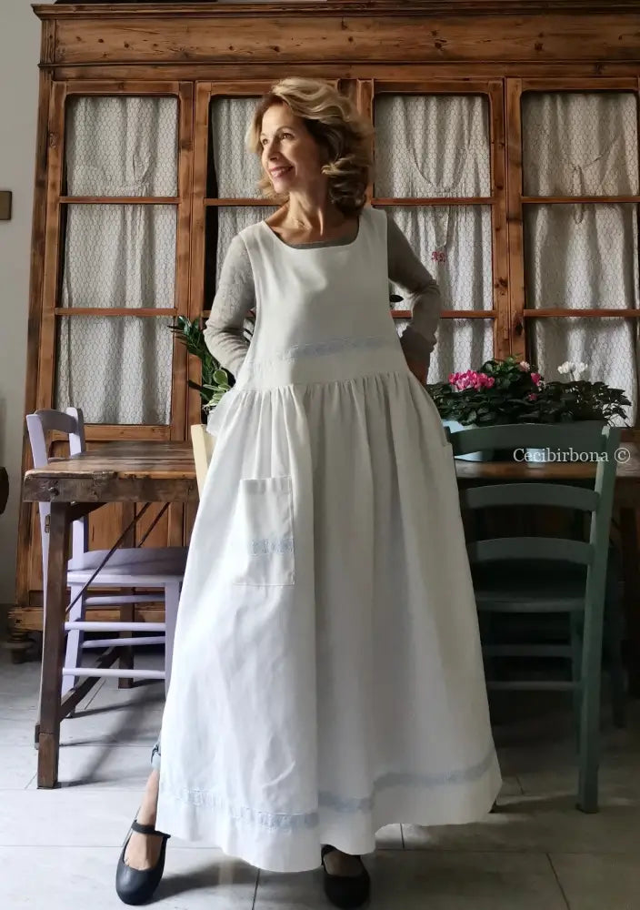 Grembiule in cotone e lino con passamaneria celeste (Ref. 157) grembiule donna in tessuto antico