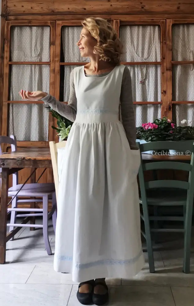 Grembiule in cotone e lino con passamaneria celeste (Ref. 157) grembiule donna in tessuto antico