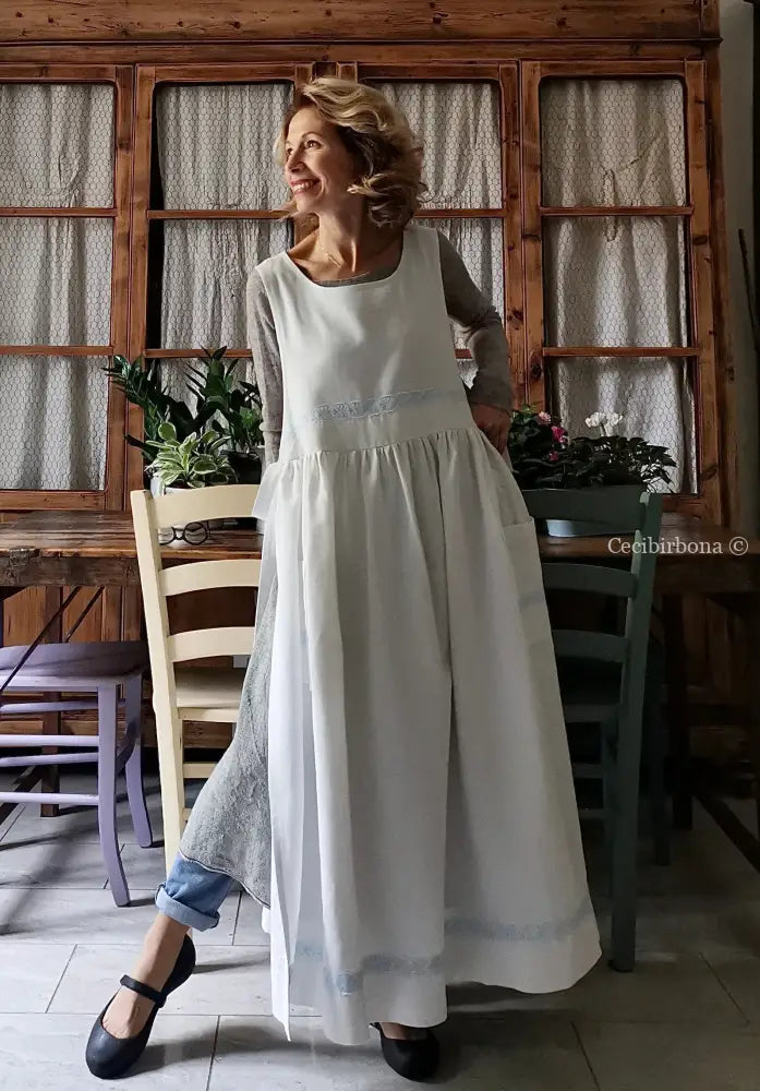 Grembiule in cotone e lino con passamaneria celeste (Ref. 157) grembiule donna in tessuto antico